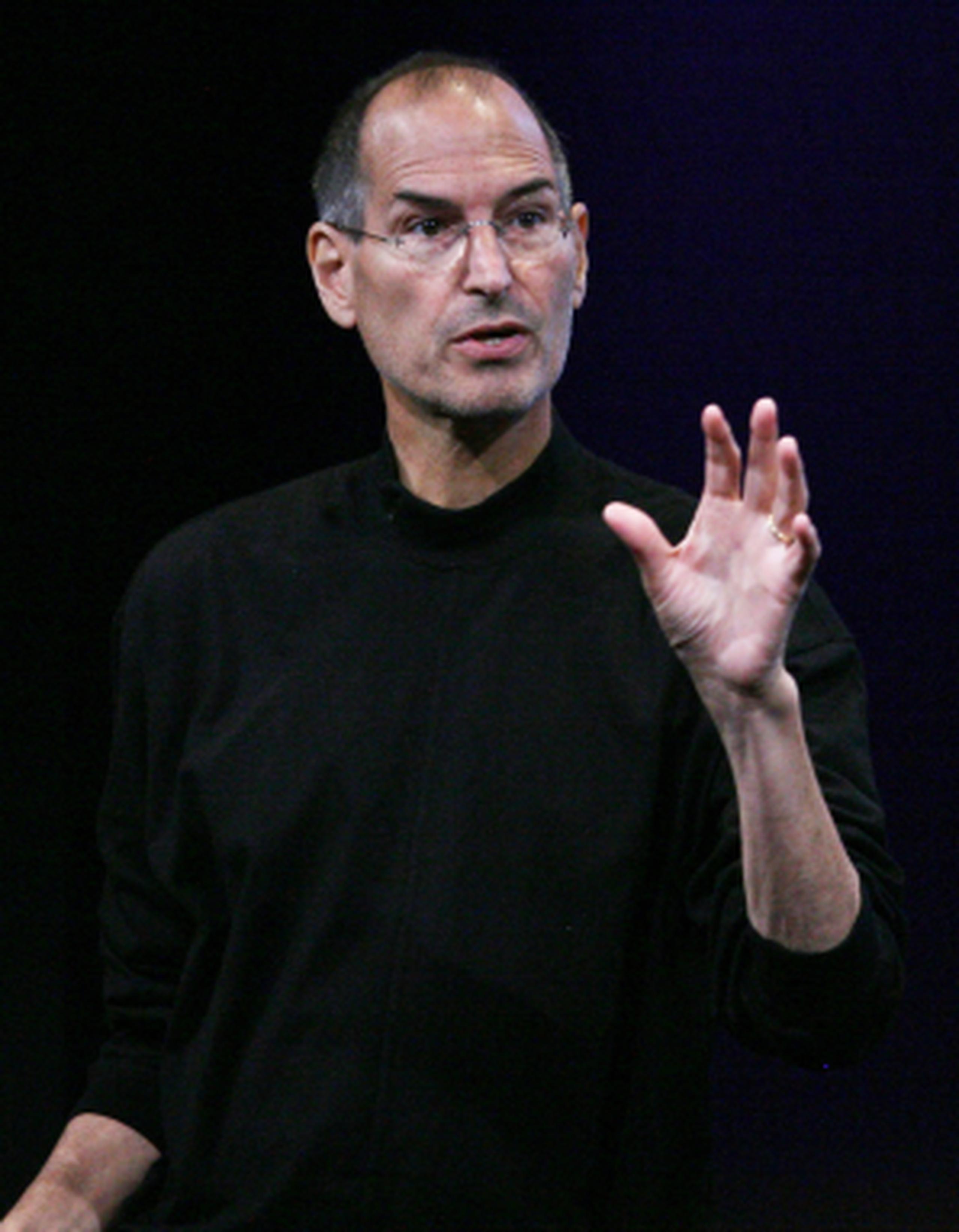 Steve Jobs era un sujeto intenso, pero cautivador e hizo gala de su personalidad en las presentaciones públicas de los nuevos productos de la compañía (Archivo)