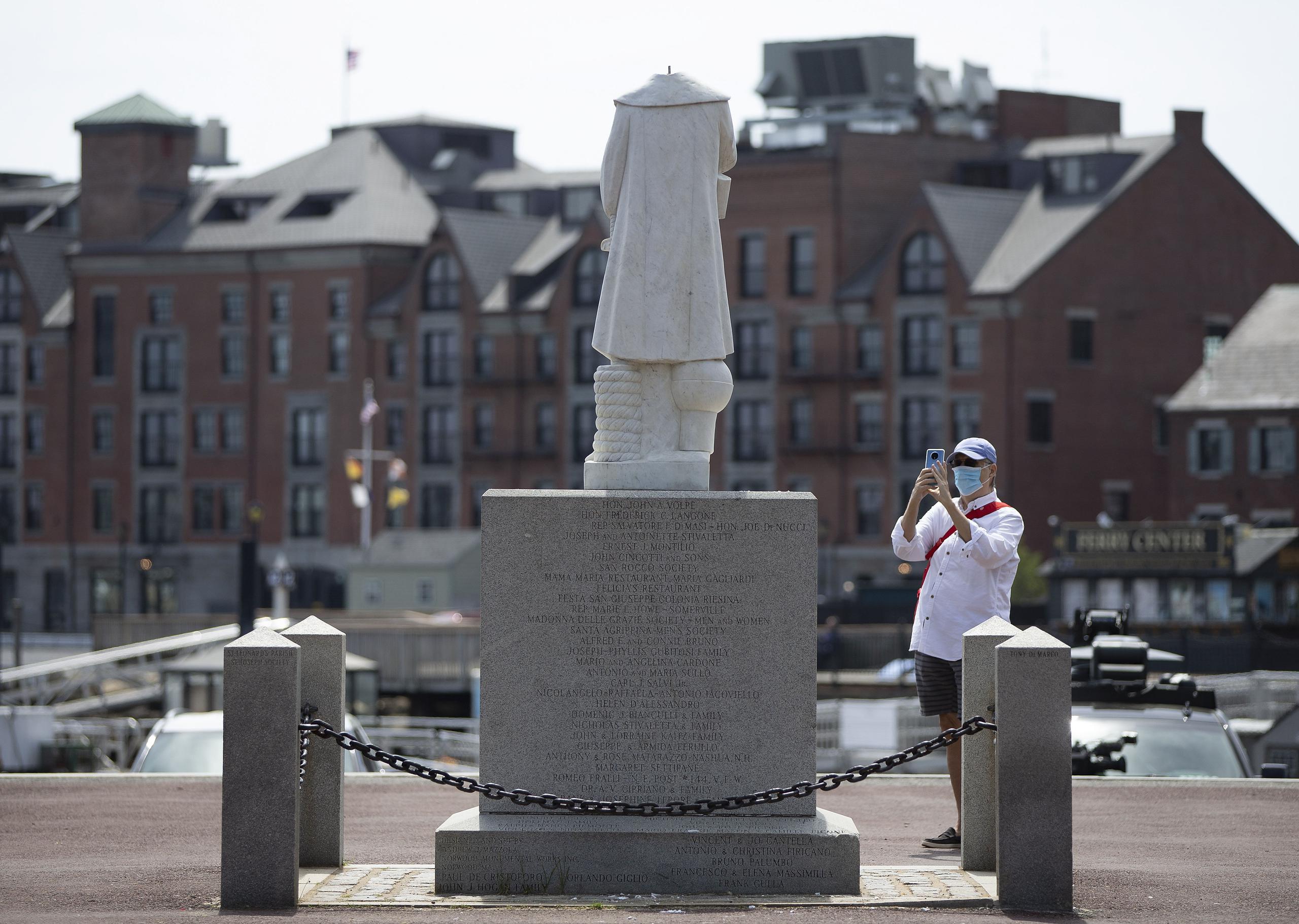 Estatua de Cristóbal Colón sin cabeza en Boston.