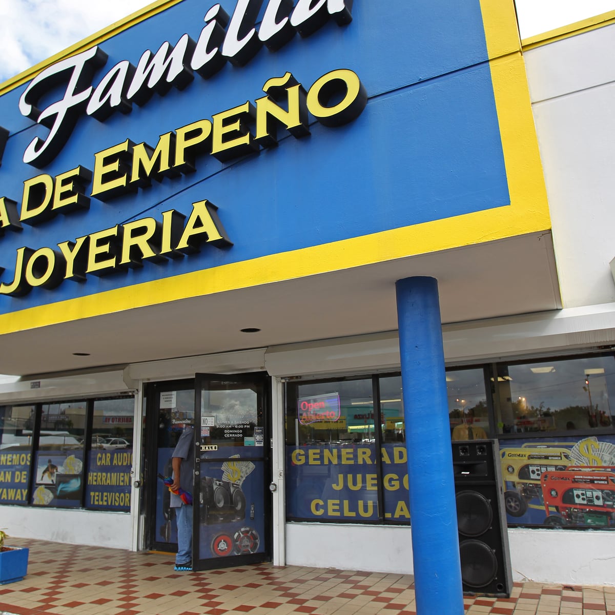 La Familia Casa De Empeno Dice Que Abrio Porque Son Una Institucion Financiera Primera Hora