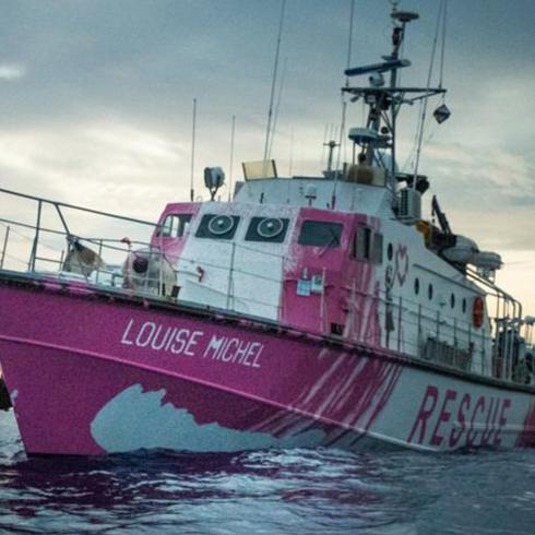 El barco humanitario de Bansky pide ayuda urgente