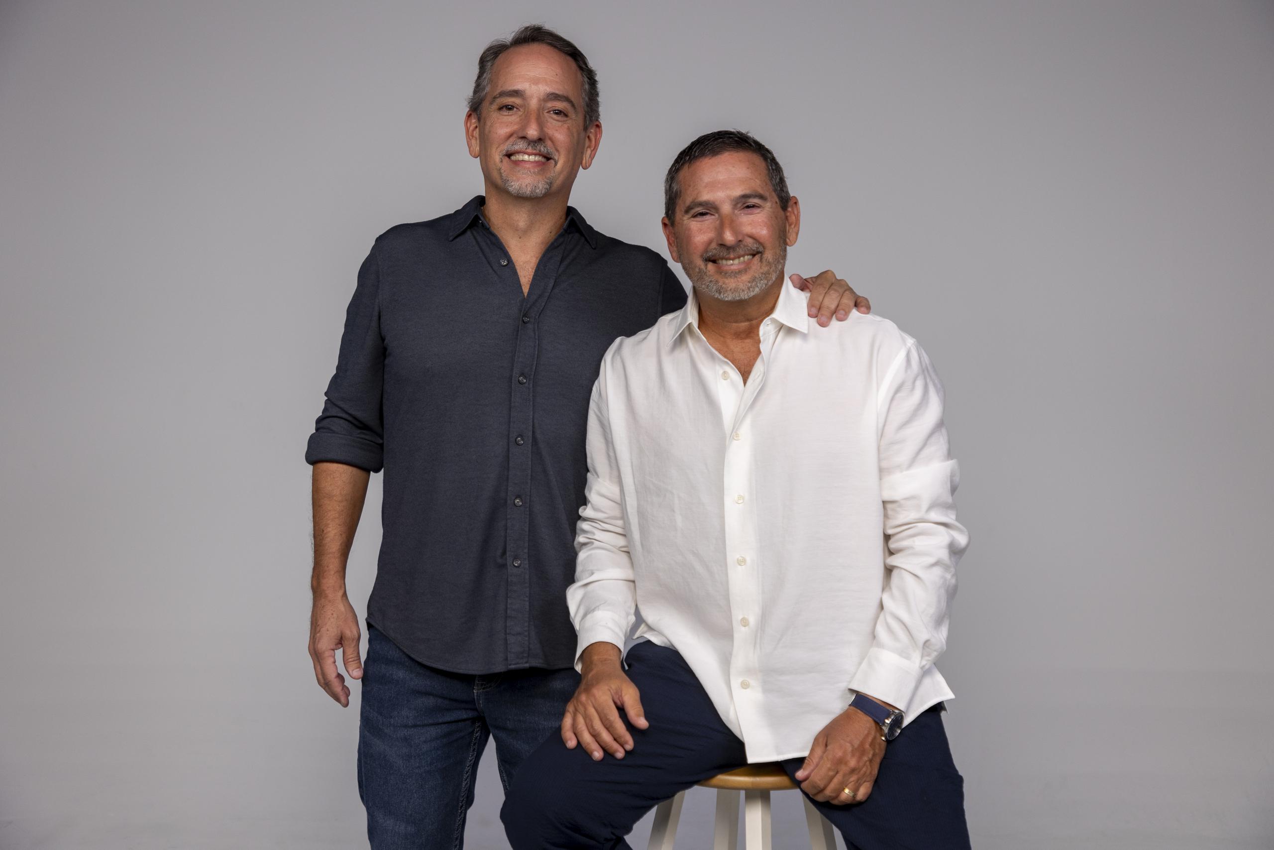 En la foto, Carlos y Rafael Moreno, líderes de Hello Media.
