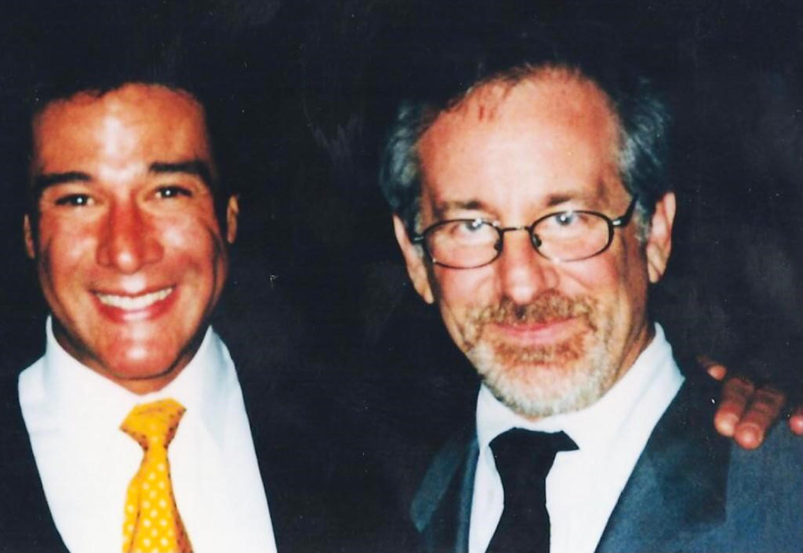 Fernando Allende junto con el cineasta Steven Spielberg esperan conocer si el proyecto entrará en la nominaciones a los premios Oscar.