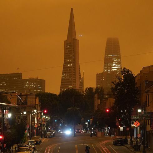 Impresionante humo de los incendios forestales cubre a San Francisco
