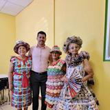 Adultos mayores de Ceiba crean vestuarios con materiales reciclados