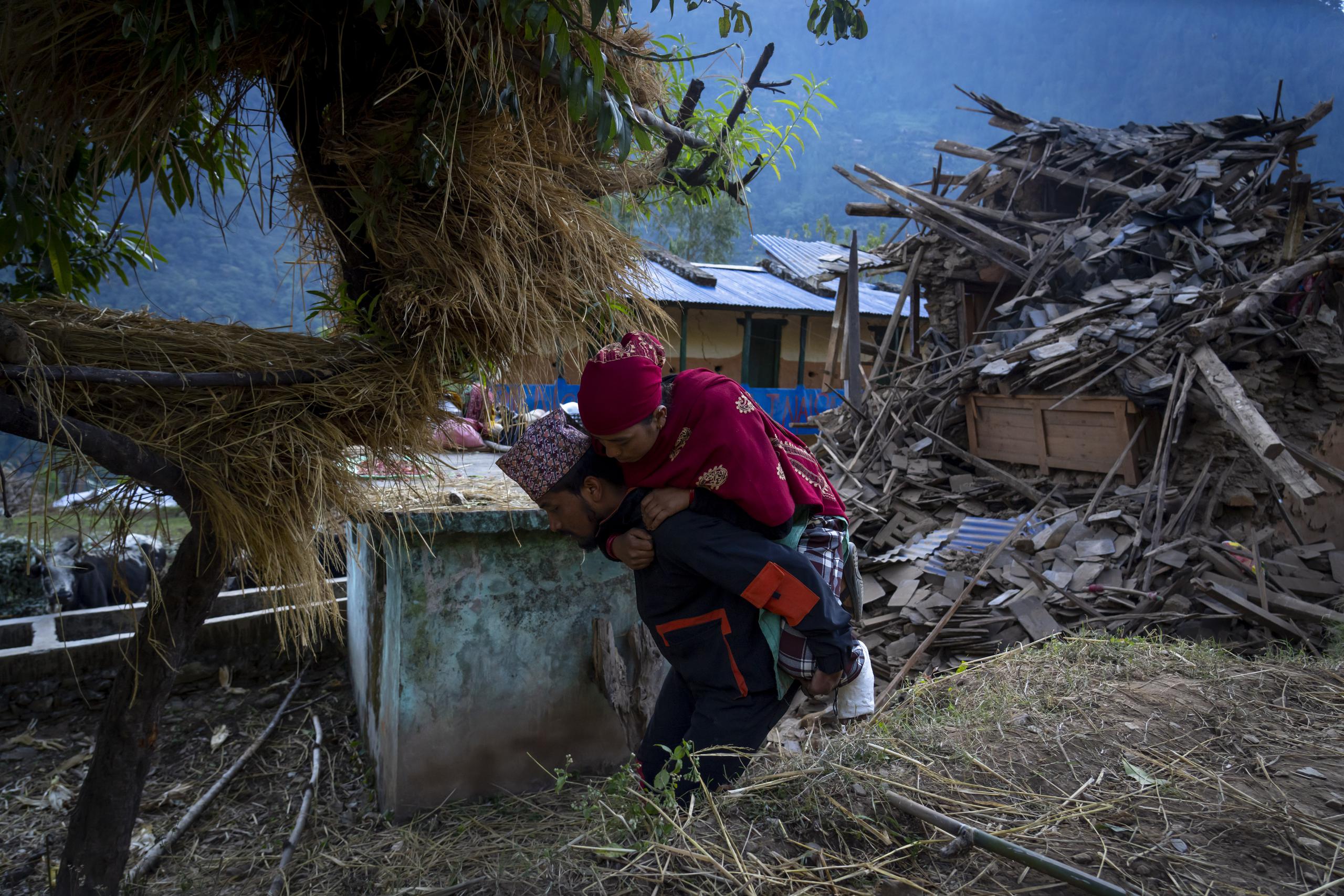 El terremoto mató a 157 personas y dejó a miles sin vivienda.