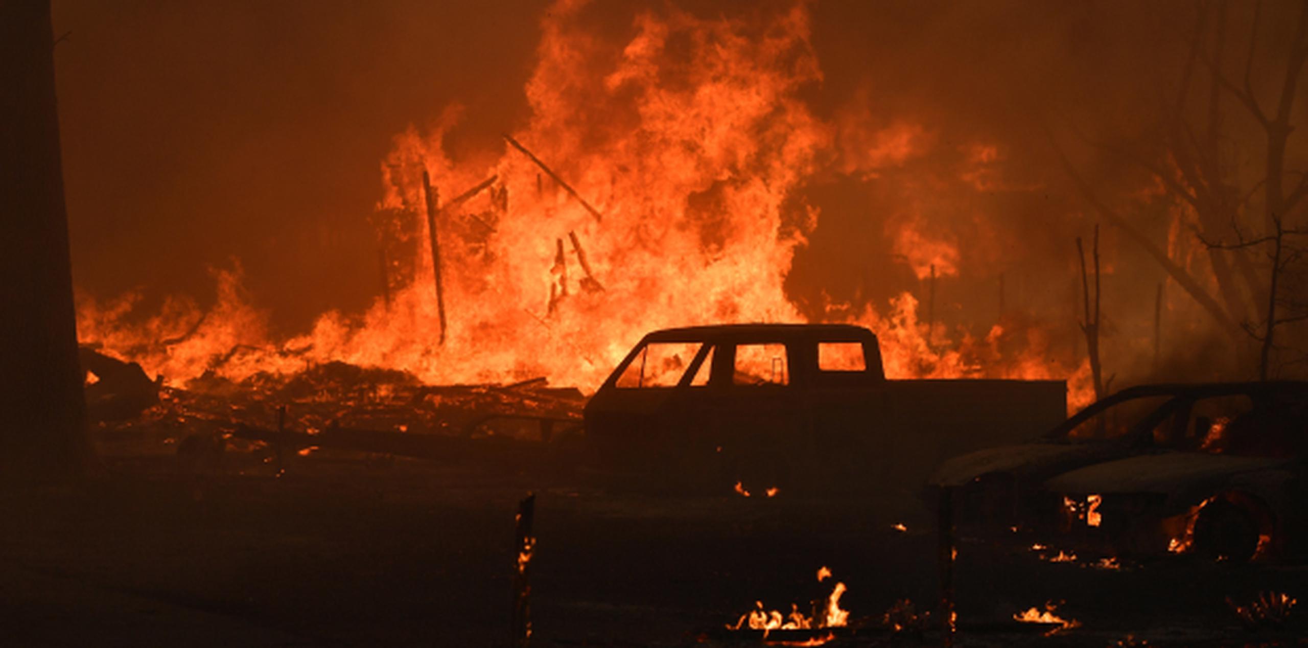En el sur de California, los meteorólogos prevén un elevado riesgo de incendio por la ola de calor y los vientos racheados. (AP / Josh Edelson)