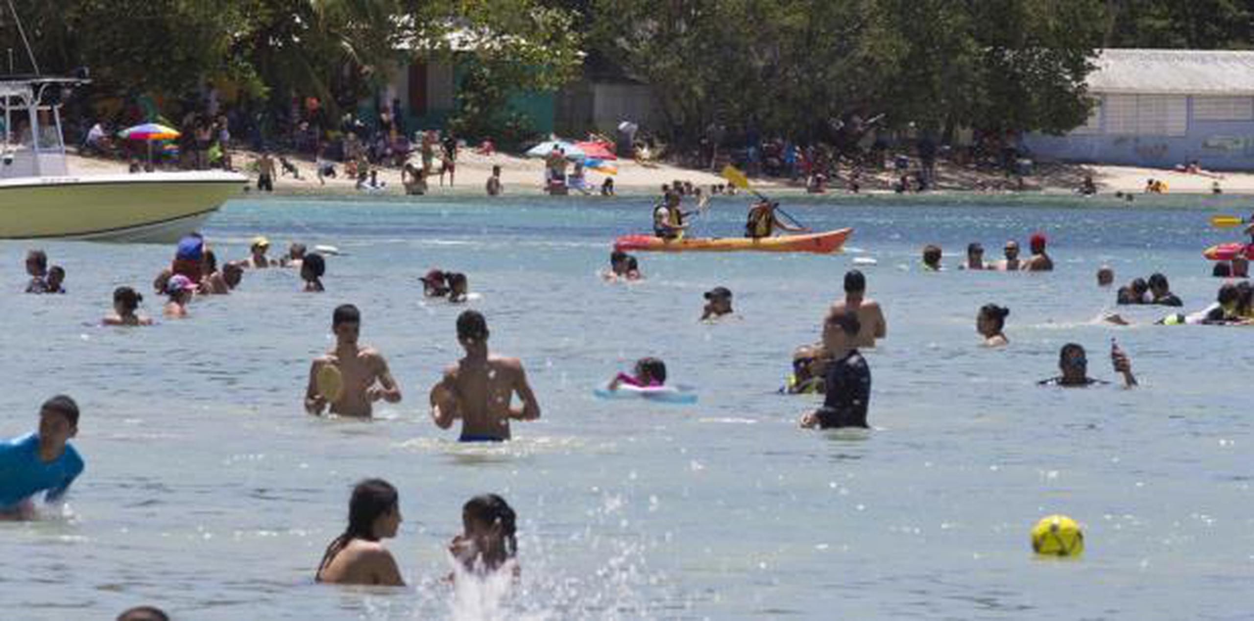 Se estima que Sábado de Gloria unas 45.000 personas visitaron Cabo Rojo, mientras que en toda la semana fueron 150,000 visitantes. (archivo)