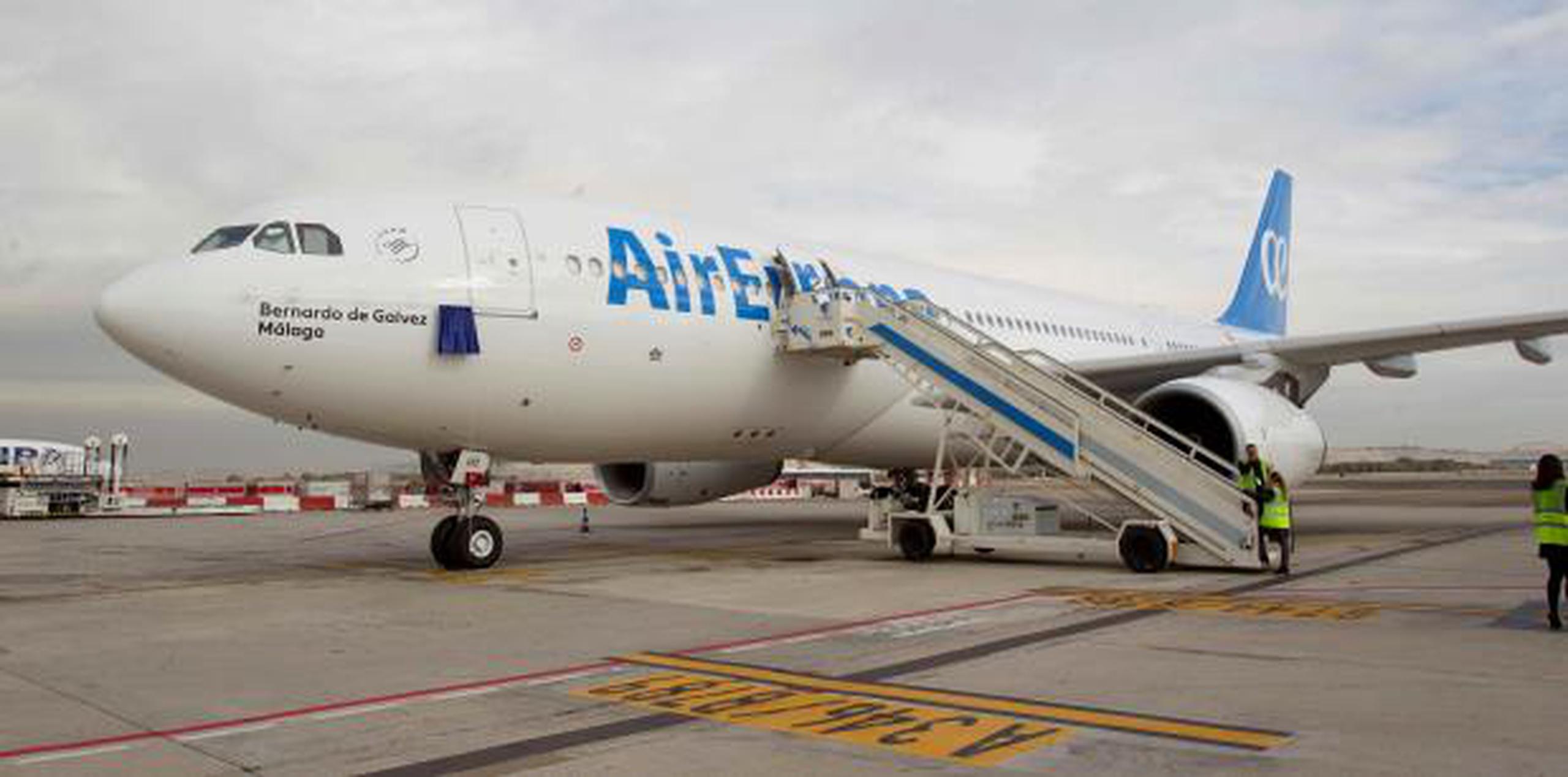 El avión Airbus A330-200 de Air Europa aterrizó a media mañana de hoy en Iguazú. (EFE)