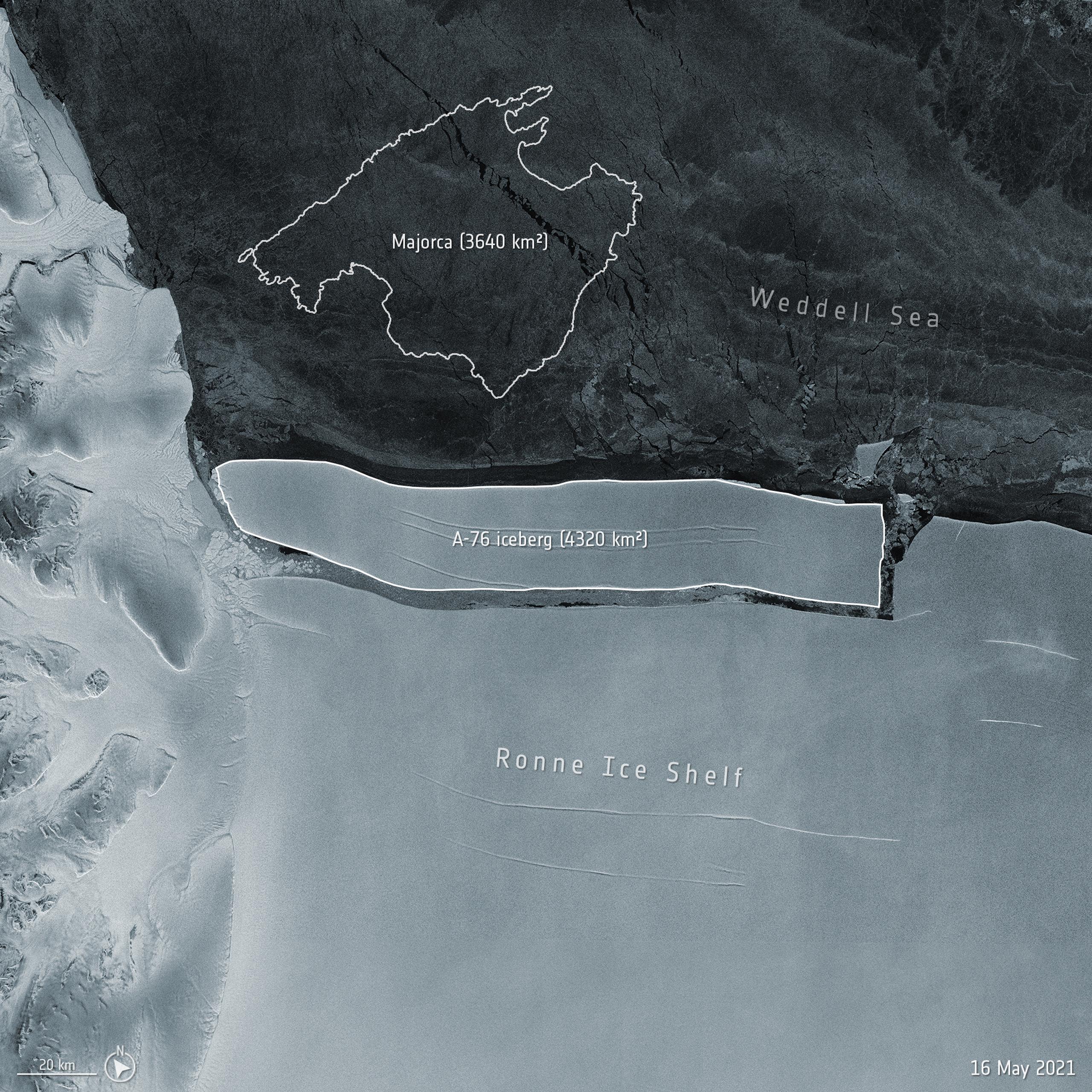 Imagen provista por la Agencia Espacial Europea que compara el tamaño del iceberg A-76 con la isla española de Mallorca.
