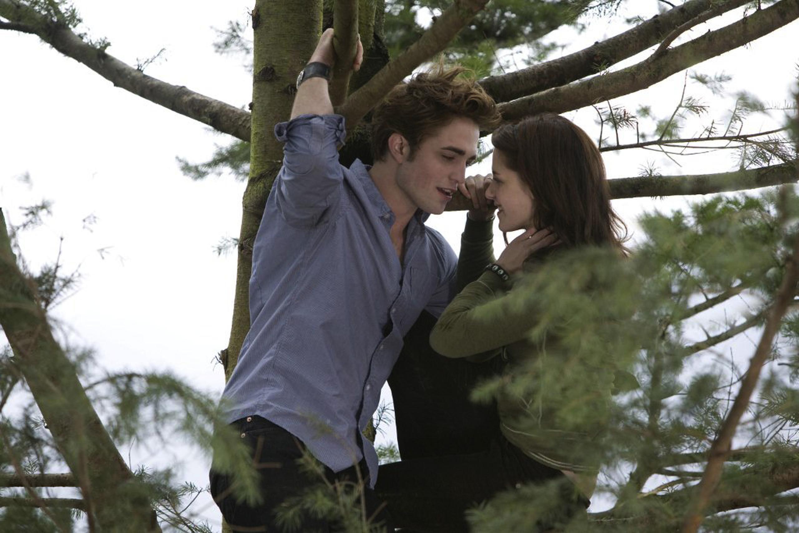 La película "Twilight" fue protagonizada por Robert Pattinson y Kristen Stewart.