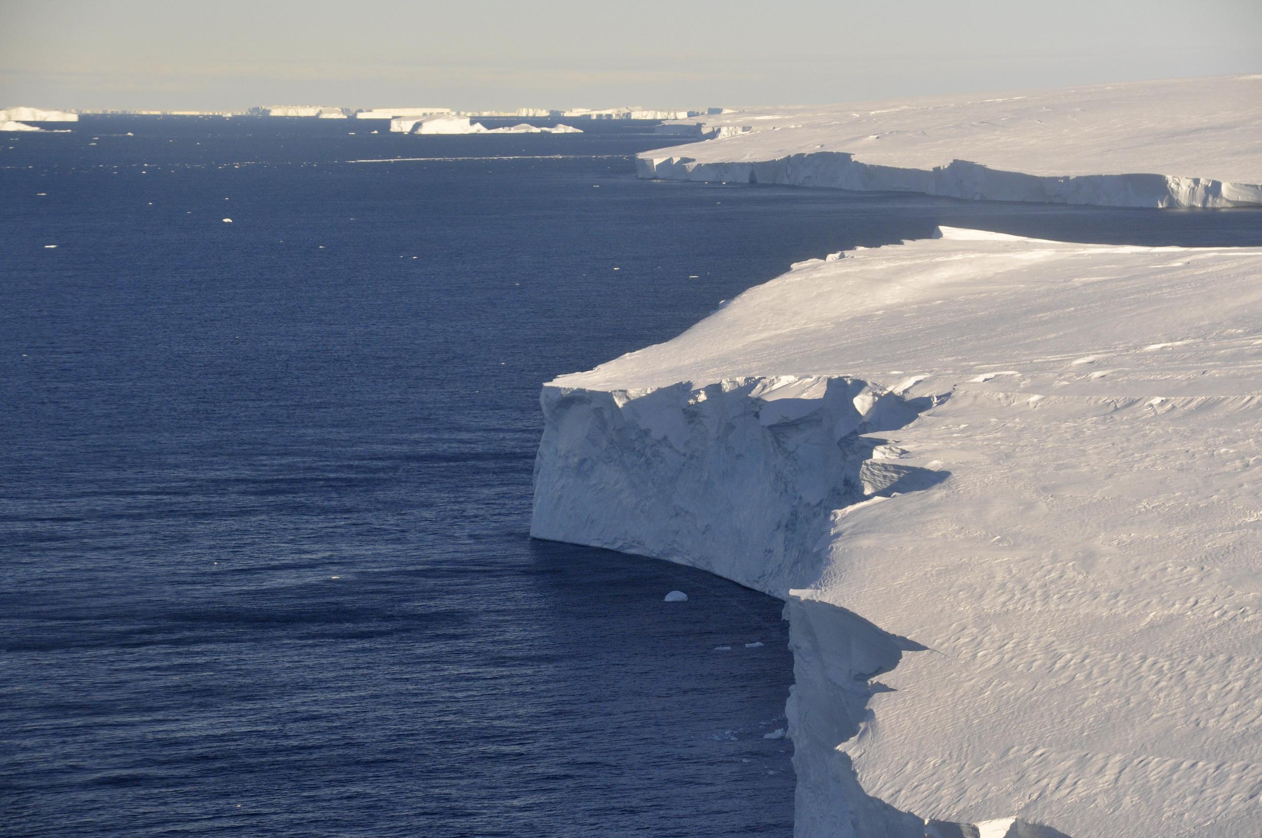 Foto del 2020 del glaciar antártico Thwaites, difundida por el British Antarctic Survey.