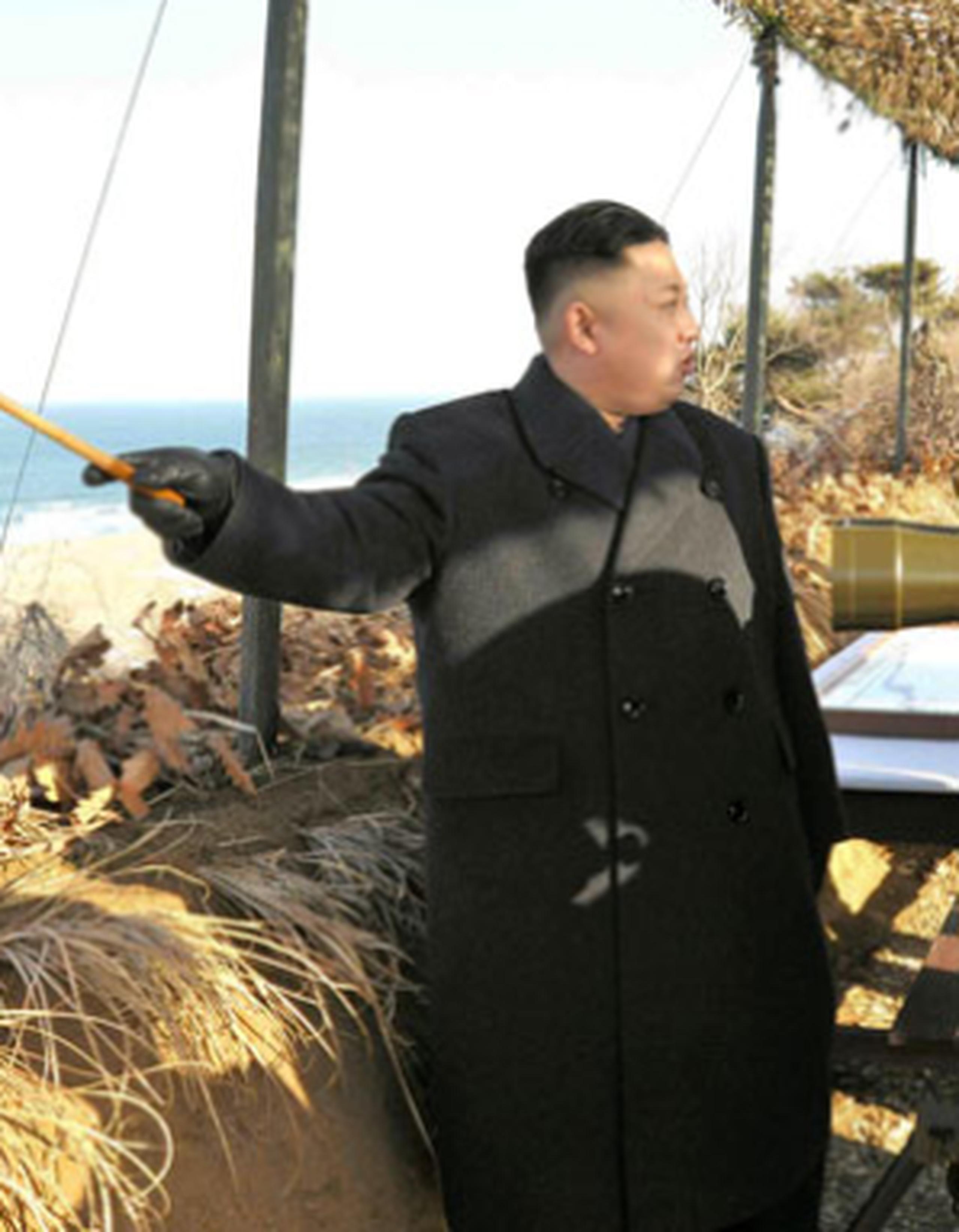 Kim Jong-Un elevó su amenaza al ordenar que misiles estén preparados para atacar "en cualquier momento". (AFP)