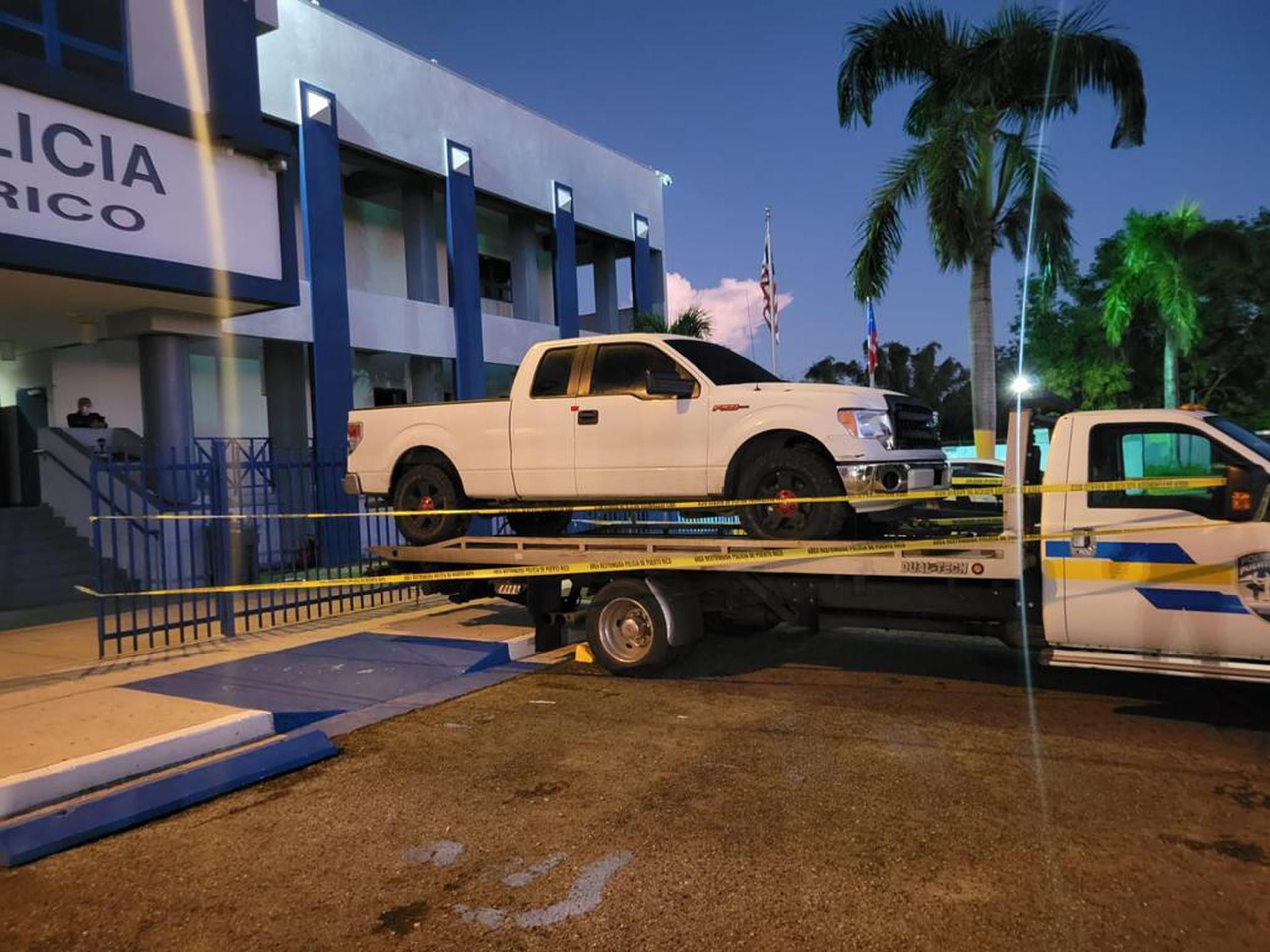 Guagua ocupada por las autoridades, quienes la vinculan con el "hit and run" en el que una legisladora municipal de Humacao resultó herida.