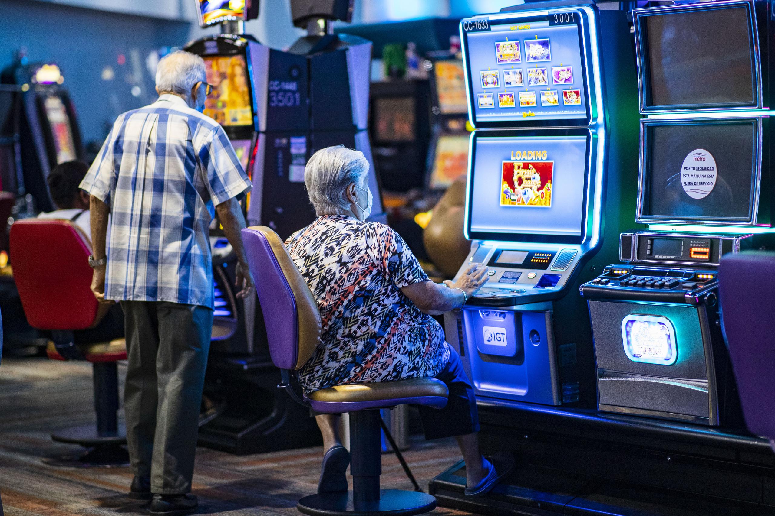 Aunque en el casino había personas de todas las generaciones, era evidente que el flujo mayor era de personas de edad avanzada.