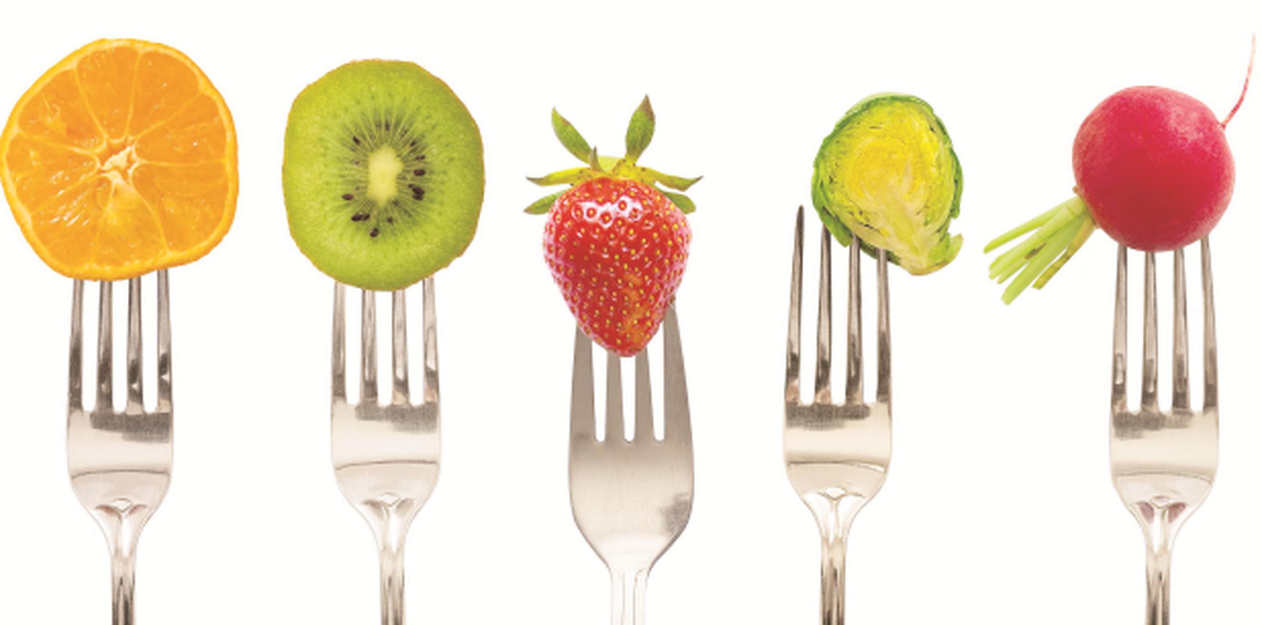 El peligro de las dietas detox es que normalmente no respetan ninguna tabla nutricional y proponen reemplazar todas las comidas por licuados de vegetales y frutas. (Archivo)