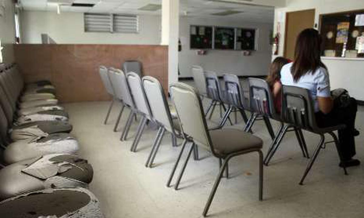 Caos en instalaciones que ofrecen servicios en Hatillo Primera Hora