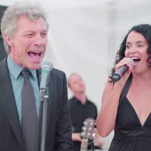 Un incómodo Jon Bon Jovi es "forzado" a cantar en una boda