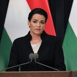 Piden la renuncia de la presidenta de Hungría tras indulto a implicado en caso de abuso sexual 