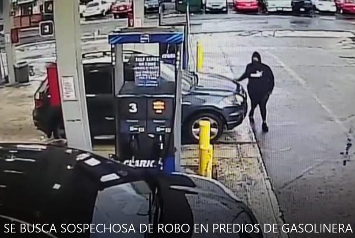 Se alega que asaltó a una conductora en los predios de una gasolinera y se apropió de unos $6,000.00 en efectivo.