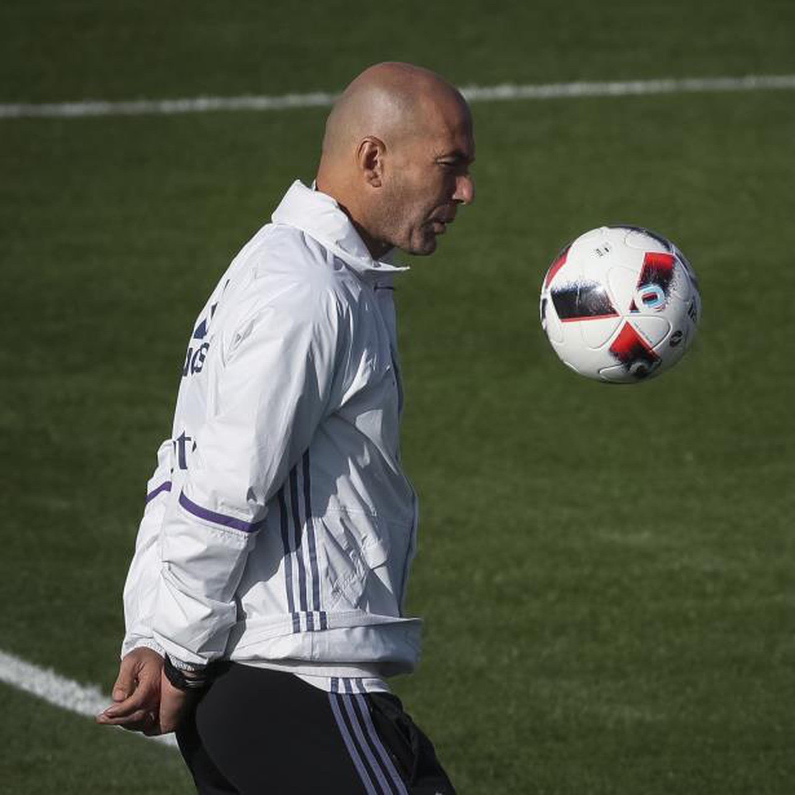 Una de las víctimas de los robos pudo ser el técnico del Real Madrid Zinedine Zidane. (AP)