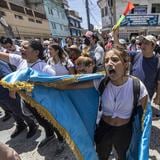 Guatemaltecos se tiran a la calle