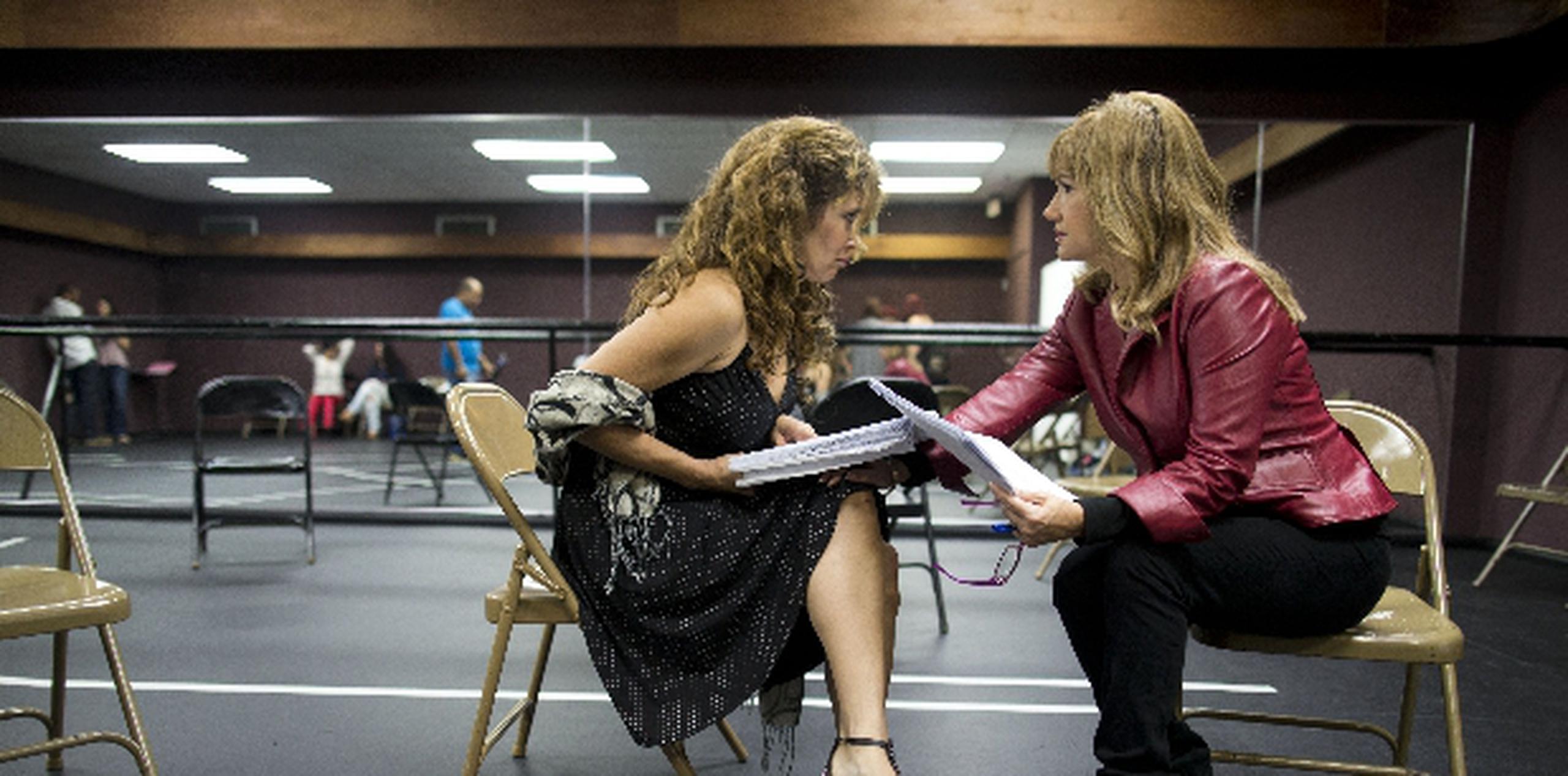 Las actrices Sully Díaz y Gilda Haddock se enfrentan a un texto que describen como la vida misma.  (tonito.zayas@gfrmedia.com)