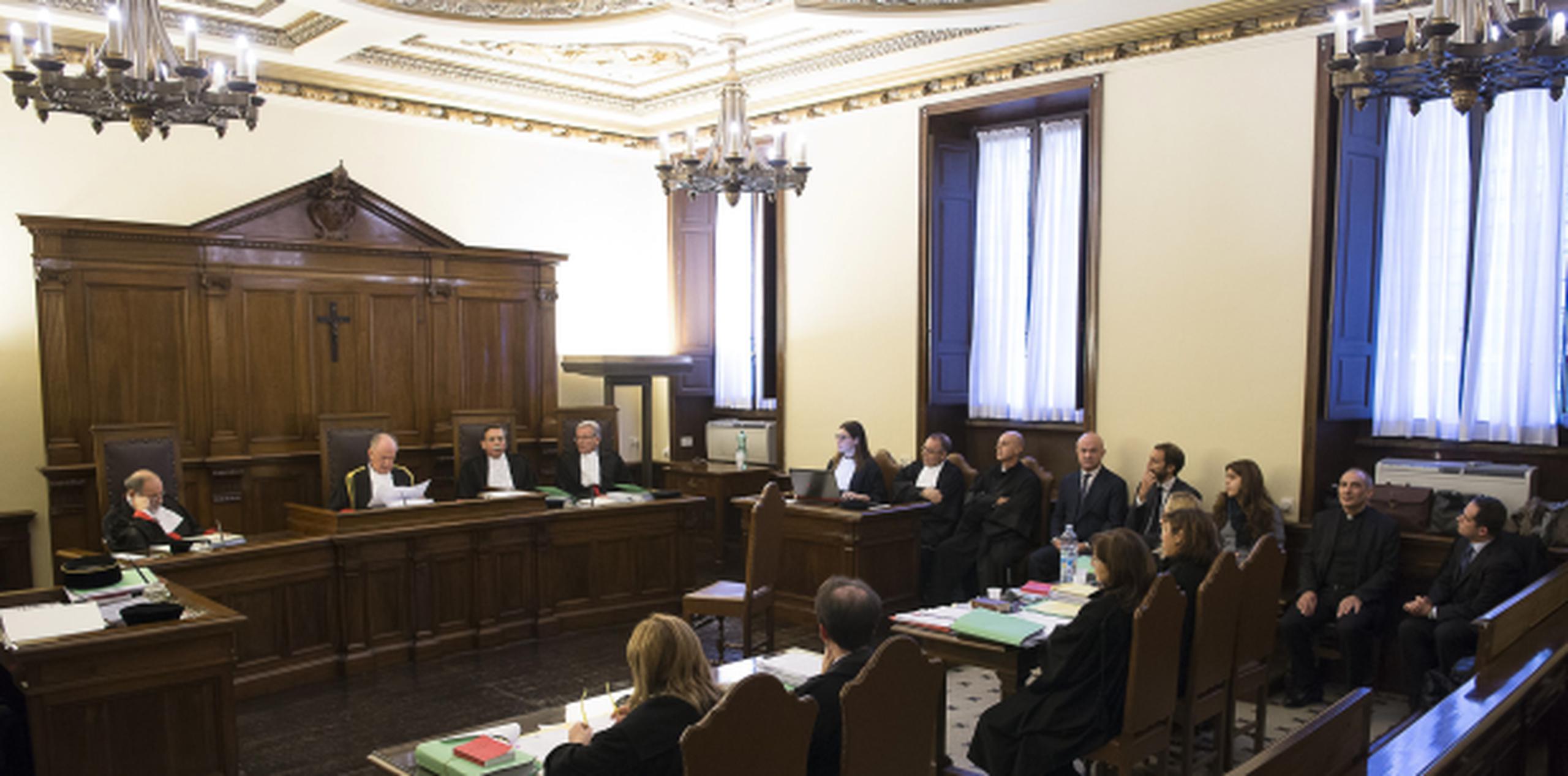 Vistazo a la sala judicial en Vaticano donde inició hoy el juicio denominado "Vatileaks". (AP)