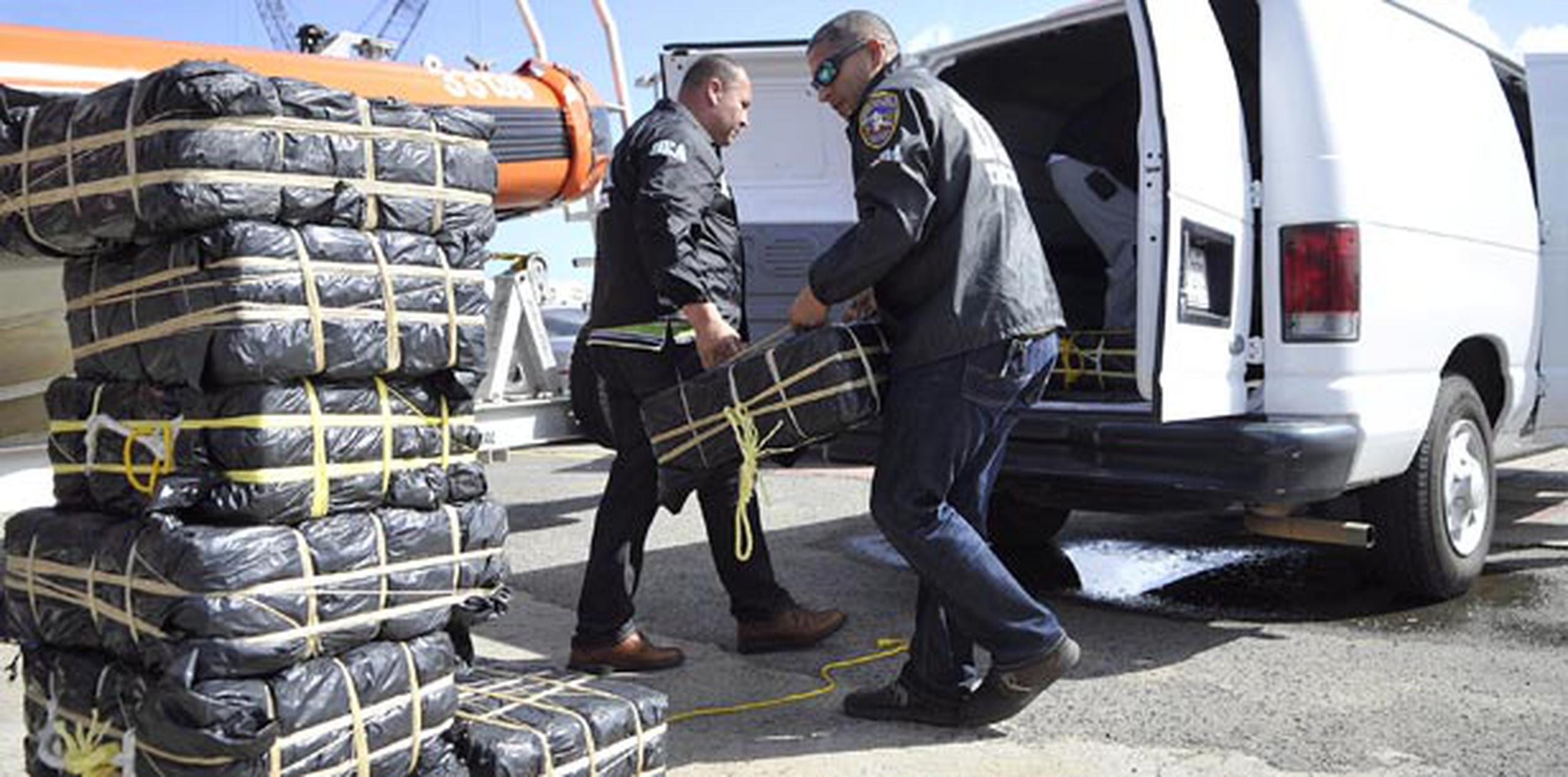Las 2,546 libras de cocaína fueron incautadas en una embarcación cerca de las costas de Santa Cruz. (ana.abruña@gfrmedia.com)