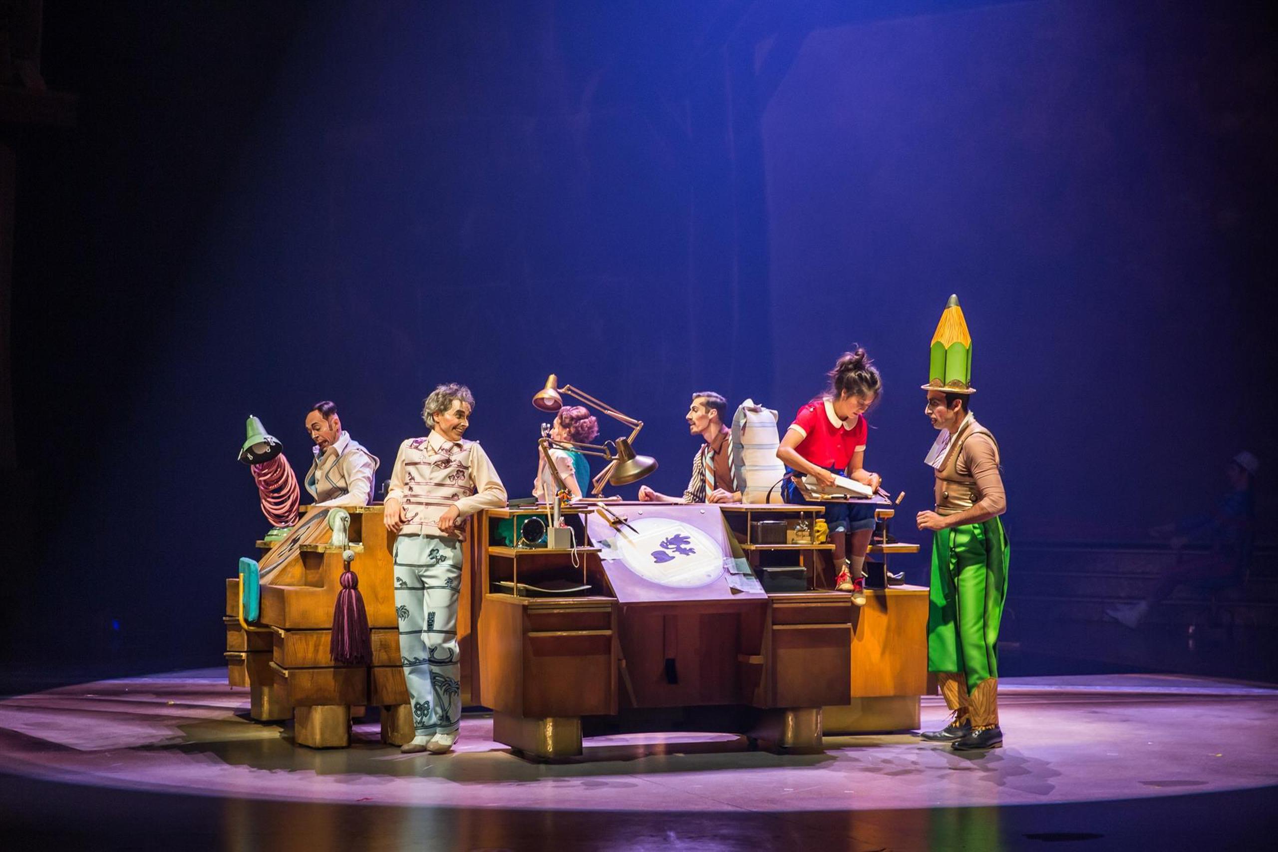 Foto cedida por Disney que muestra un momento del show "Drawn of Life" de Cirque du Soleil.