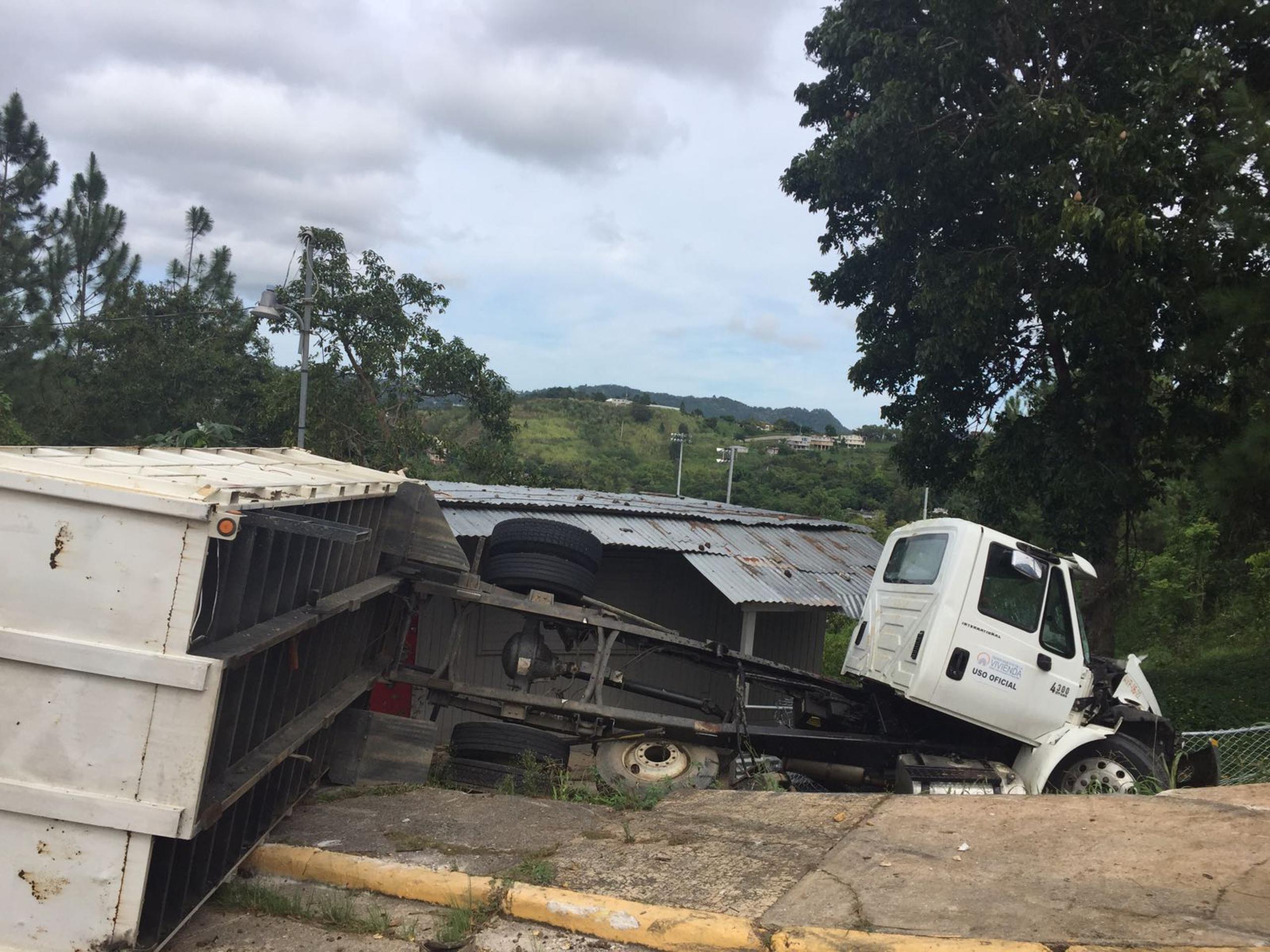 Dos camiones de Vivienda se accidentan en Orocovis Primera Hora