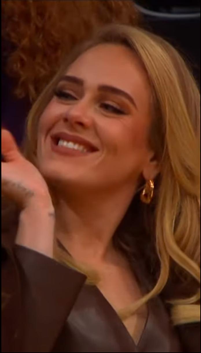 Adele en la la inauguración de la temporada del NBA.