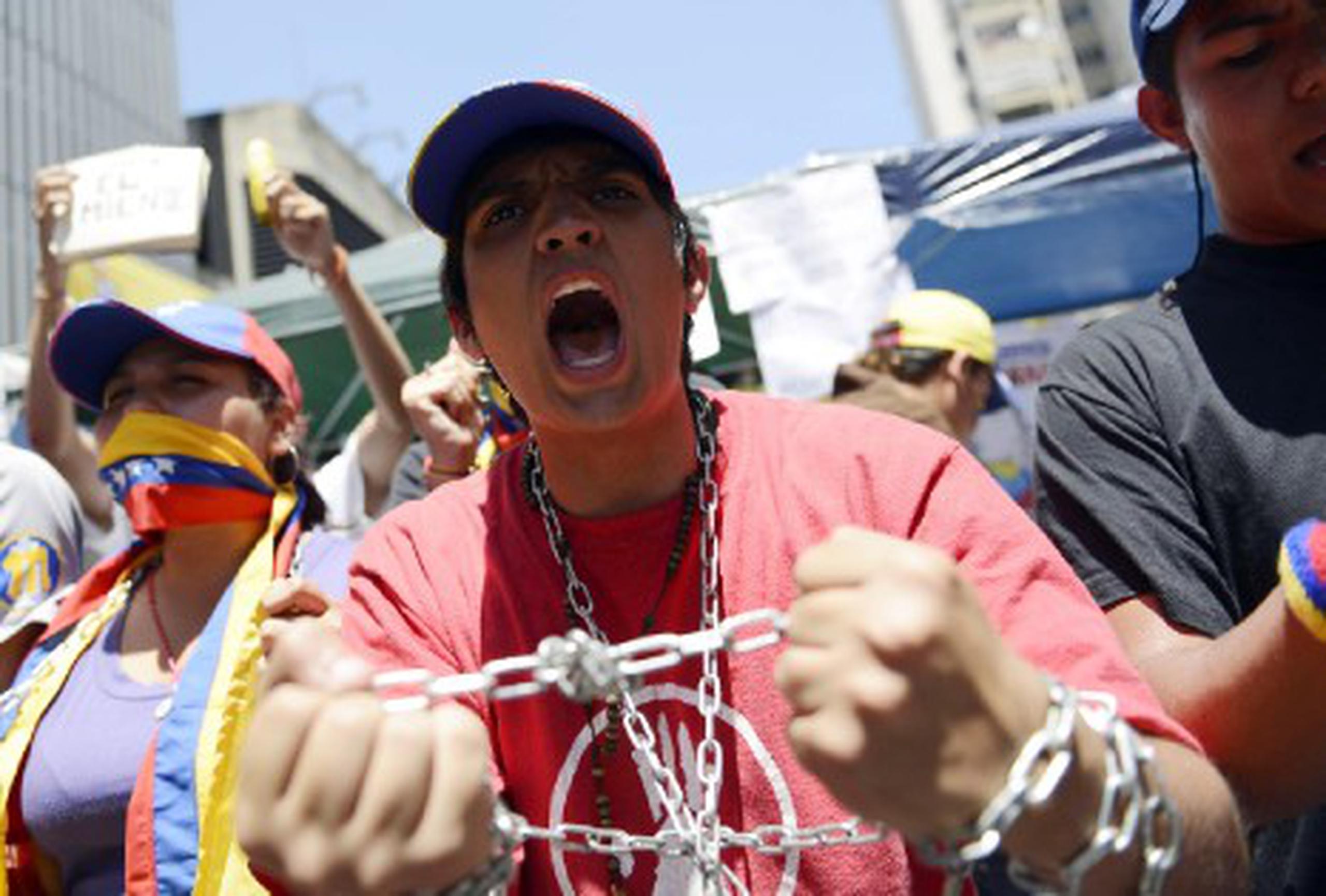 La protesta fue convocada al día siguiente de que el vicepresidente Nicolás Maduro dijo que Chávez estaba recibiendo quimioterapia mientras se reponía de una infección respiratoria grave. (AFP)