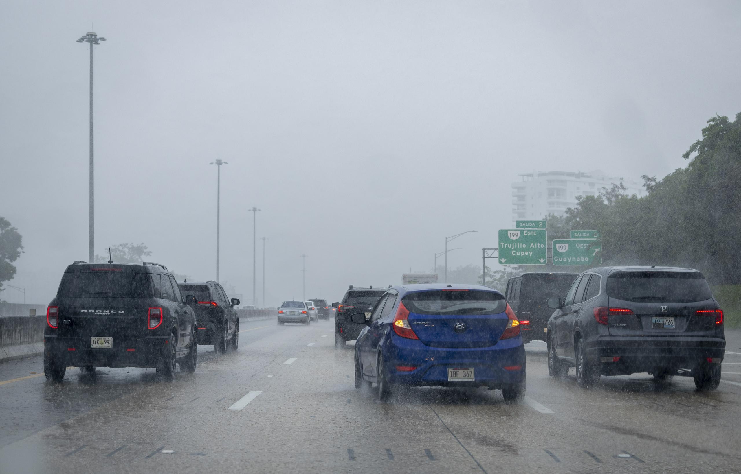 La lluvia ha ocasionado congestión vehicular en varias vías de la zona metropolitana. Aquí el tapón en el expreso Luis A. Ferré, en la zona de Montehiedra.
