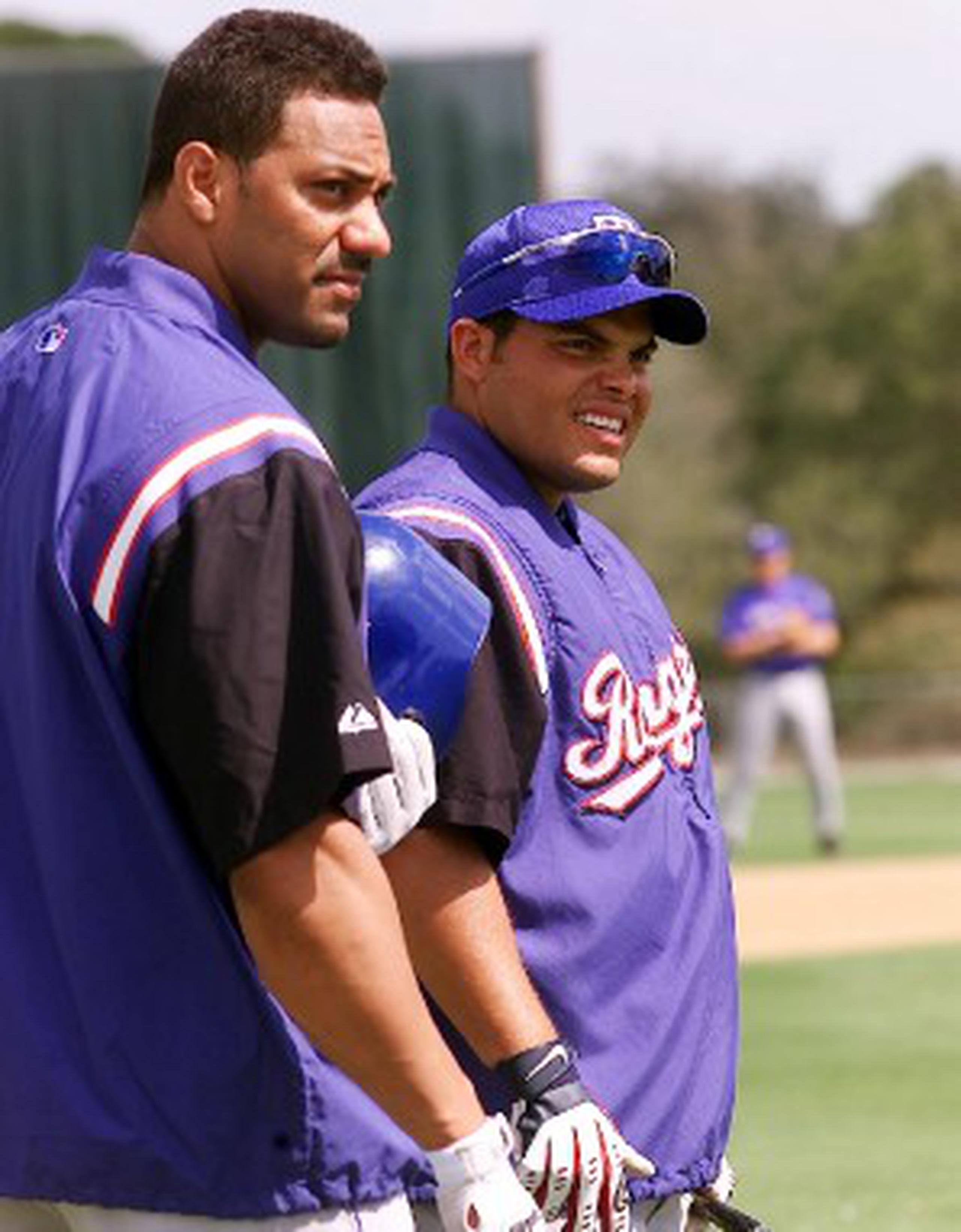 Juan “Igor” González e Iván Rodríguez jugaron juntos por varias temporadas con los Vigilantes de Texas. (Archivo)
