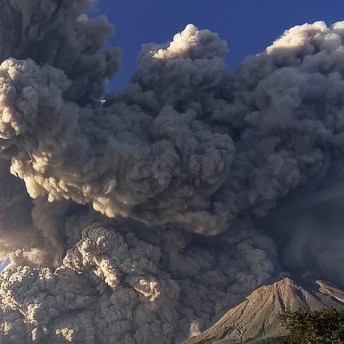 Impresionante vídeo del volcán Sinabung