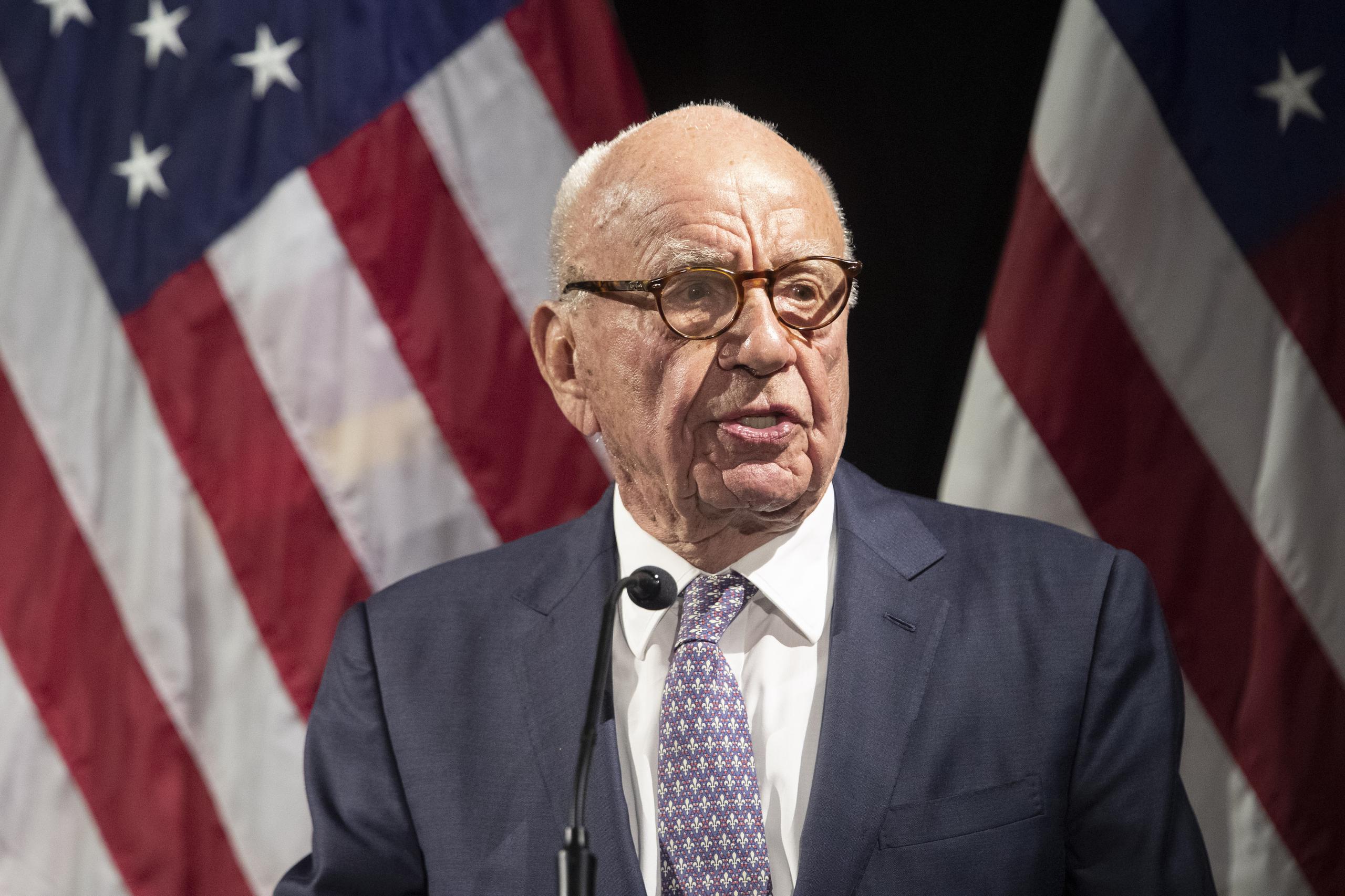 Las declaraciones de Rupert Murdoch, jefe de Fox Corp., ponen en duda las denuncias del expresidente Donald Trump tras tildar la contienda electoral pasada de fraudulenta.