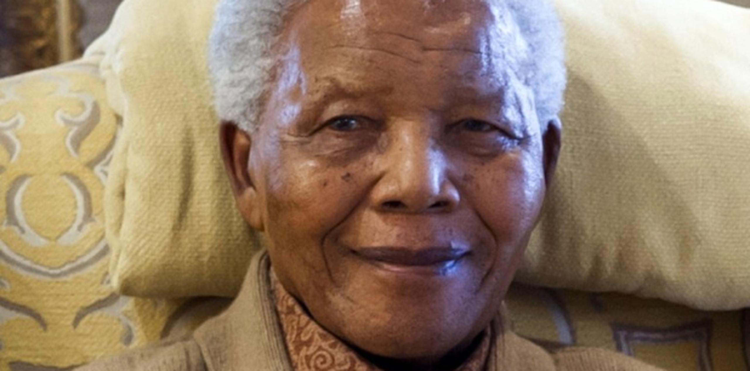 Nelson Mandela pasó 27 años en las cárceles del "apartheid" por su lucha contra el régimen racista impuesto por la minoría blanca hasta 1994. (Archivo)