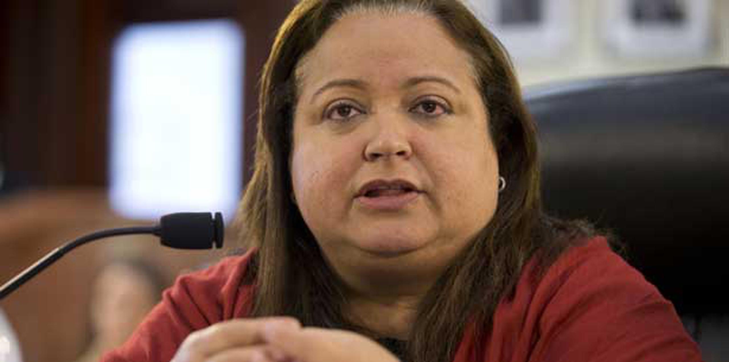 La secretaria de Hacienda, Melba Acosta, asegura que con estos últimos cheques su agencia habría pagado $324.7 millones en reintegros. (Archivo)