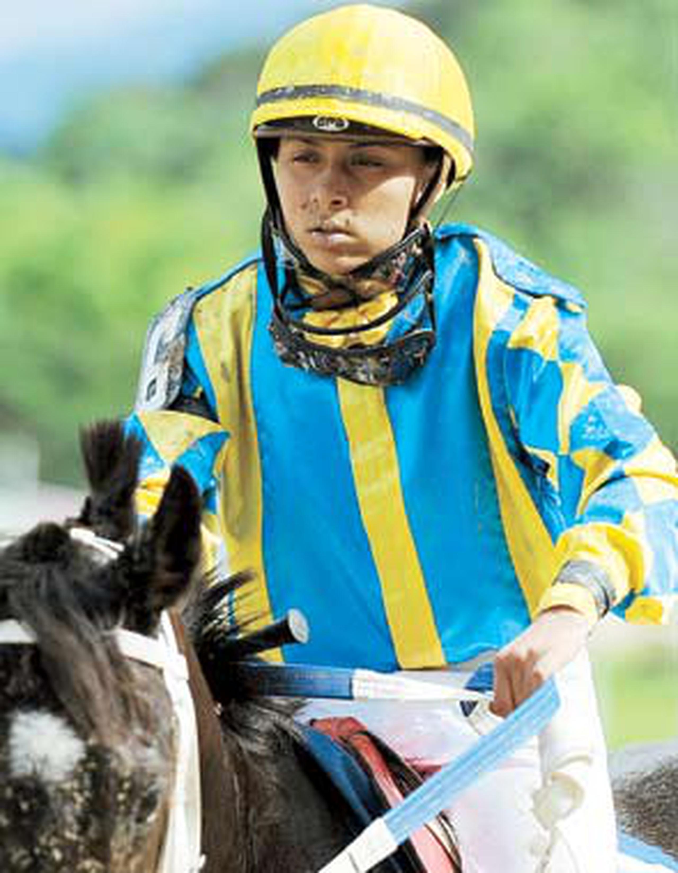 Yashira Tolentino montará a Aguapalos-gallos en la quinta carrera.