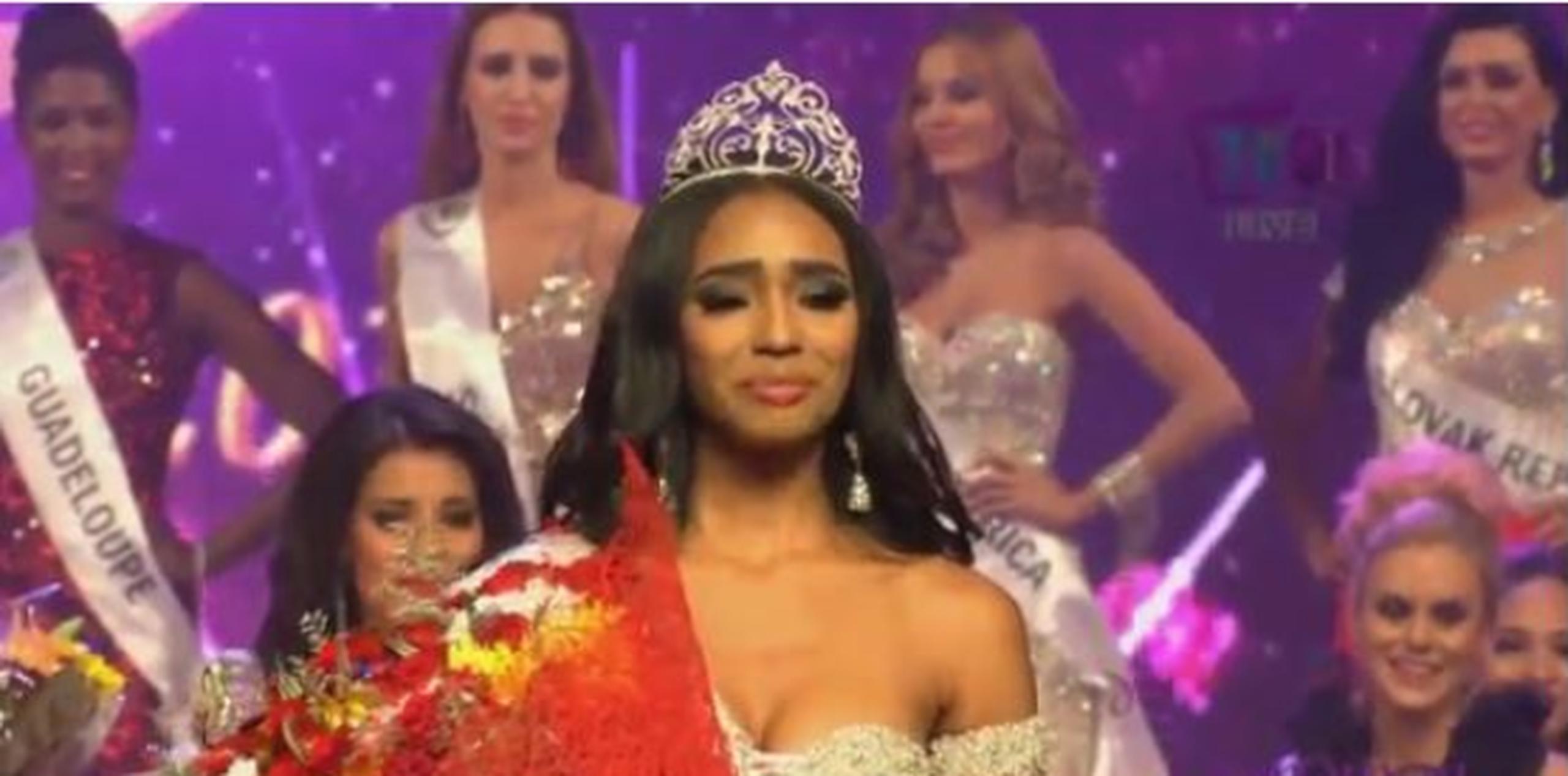 La puertorriqueña tambuién cargó con el premio de Miss Fotogénica. (Captura)