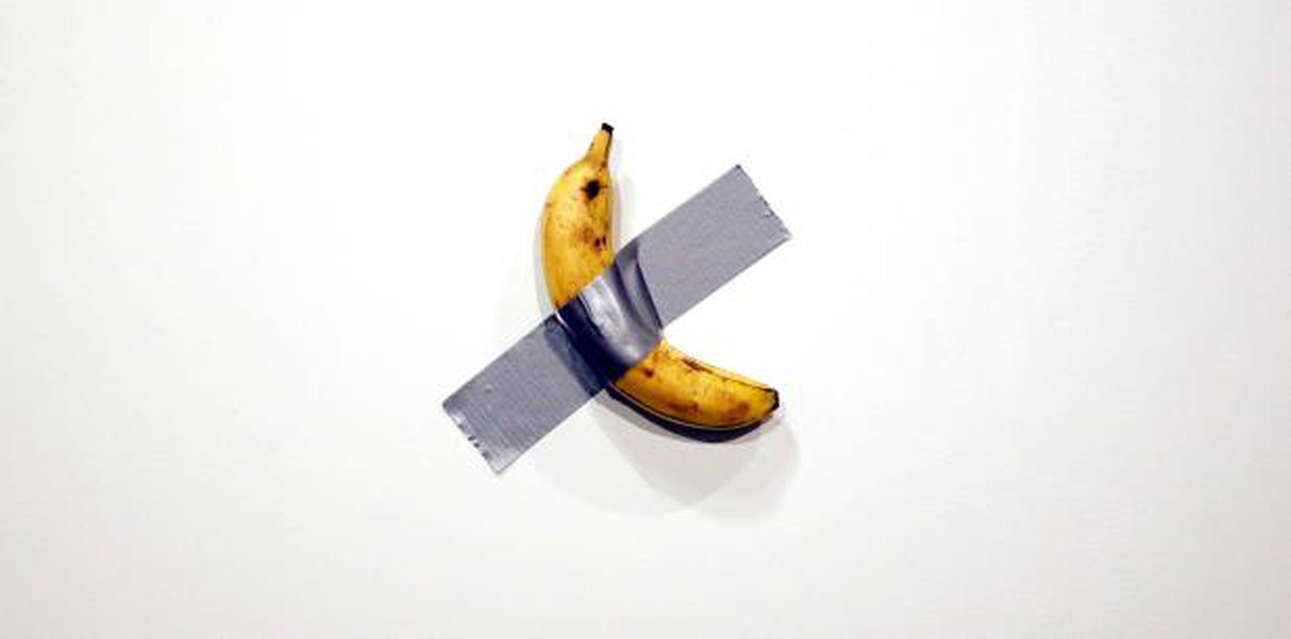 El polémico artista italiano Maurizio Cattelan desarrolló esta pieza hace un año cuando barajó la idea de crear una escultura en forma de plátano. (EFE)