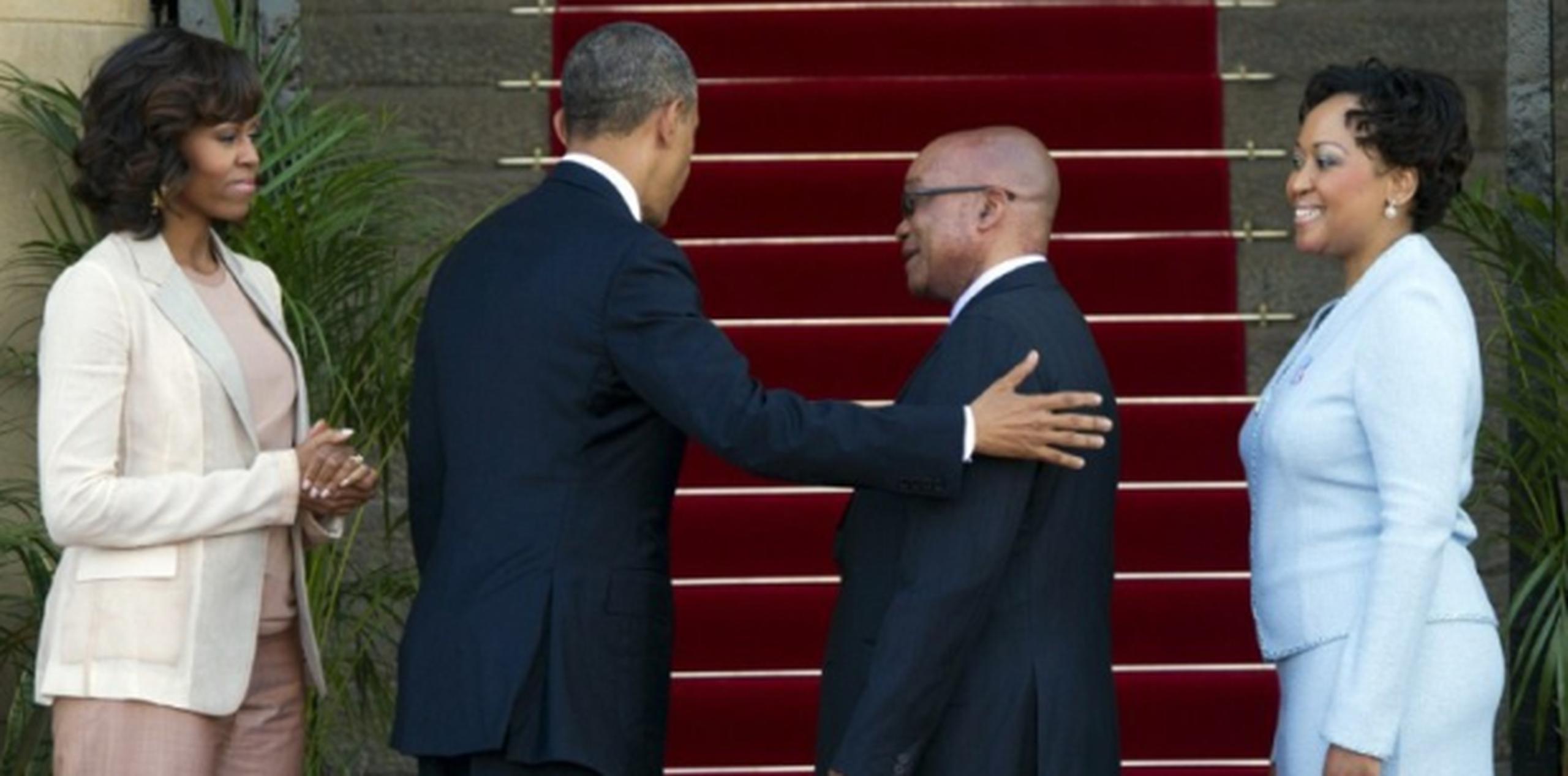 La Casa Blanca no informó con cuántos integrantes de la familia Mandela se reunieron el presidente estadounidense y su esposa. (AFP/Saul Loeb)