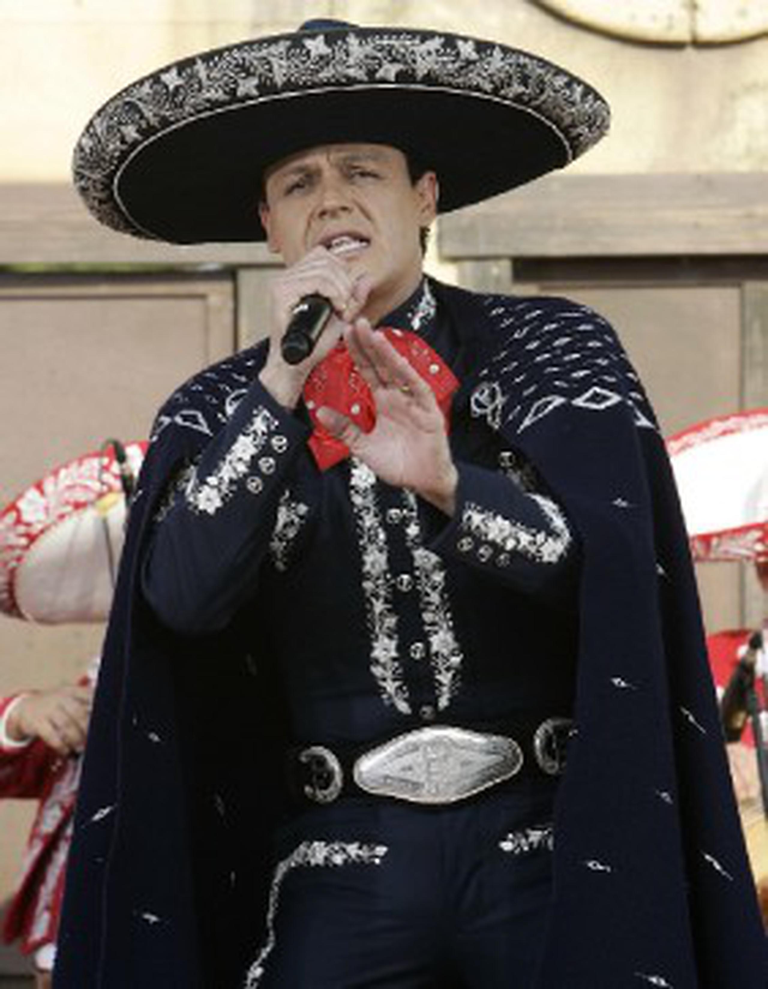 Pedro Fernández vuelve a la música y cambia de disquera Primera Hora