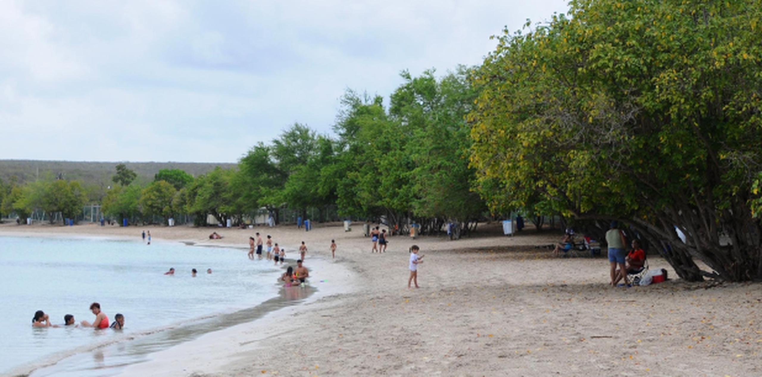 Playa Santa, aquí en la foto, y Caña Gorda no son la únicas playas de Guánica, dicen los afectados por la baja del turismo. (Archivo)