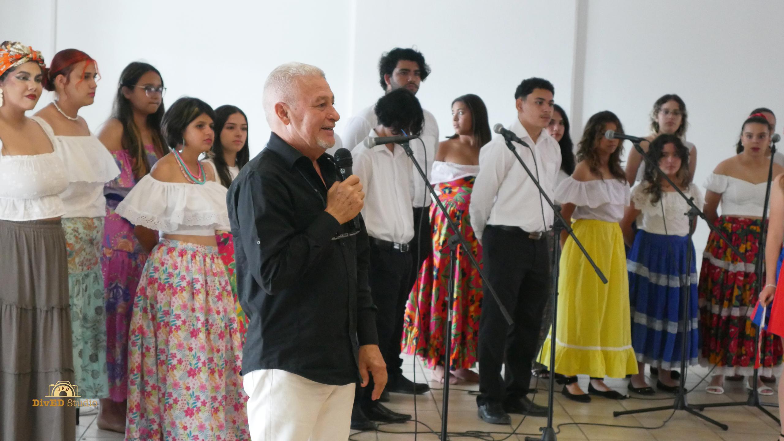 El evento tuvo la destacada participación del coro y grupos de baile de la Escuela Especializada en Bellas Artes, mejor conocido como CABA, de Aguadilla junto a sus profesores y director de la escuela.