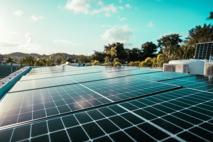 Queremos Sol propuso una transformación hacia un sistema de generación descentralizado y basado en la energía solar en techos con almacenamiento.