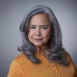 Escritora Esmeralda Santiago regresa a su natal Toa Baja