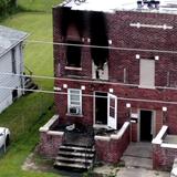 Mueren cinco niños en incendio en su casa en Illinois