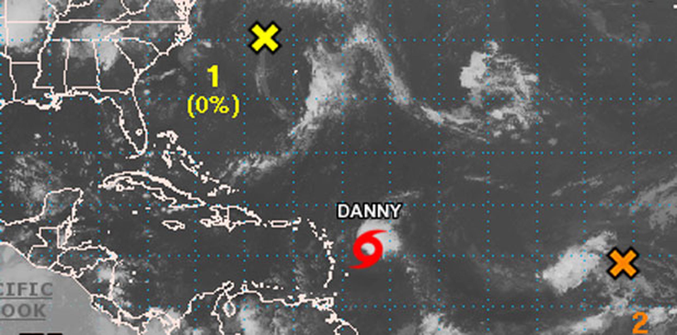 A las 8:00 a.m., el centro de la tormenta Danny se situaba en la latitud 15.8 Norte y en la longitud 57.3 Oeste. (NOAA)