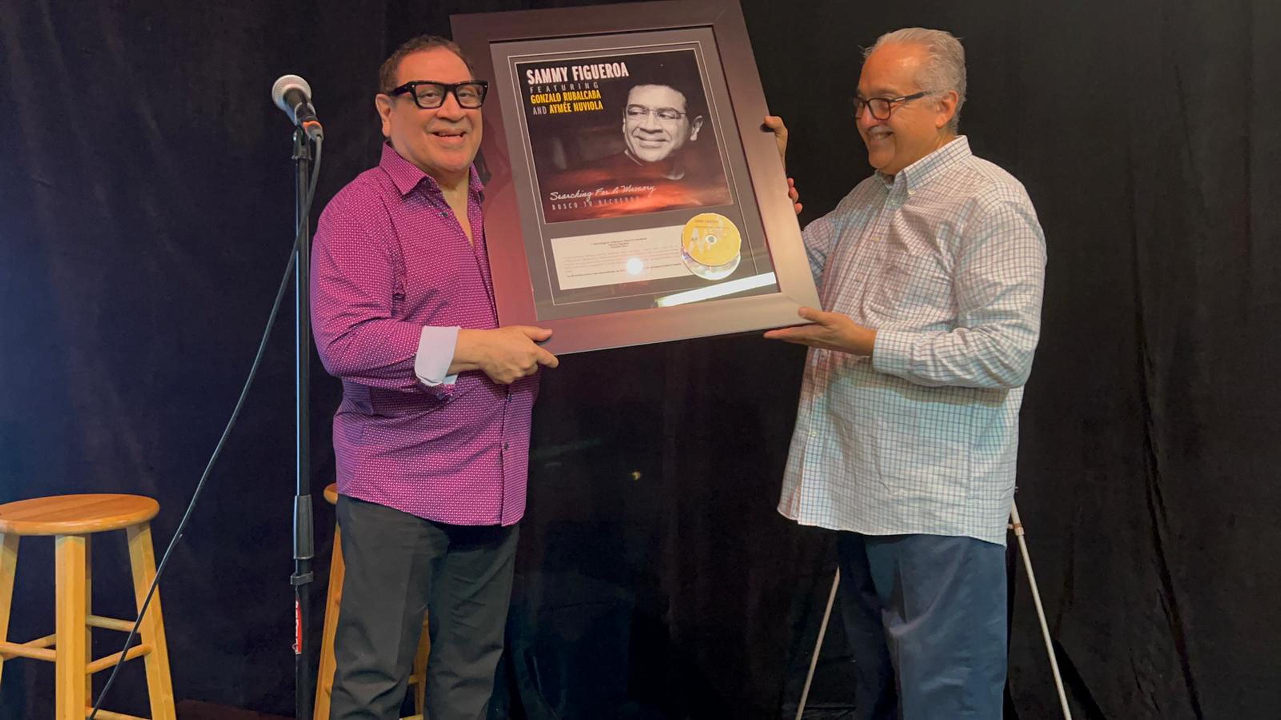 Sammy Figueroa recogió su galardón en una ceremonia que llevó a cabo la Fundación en su sede en San Juan.